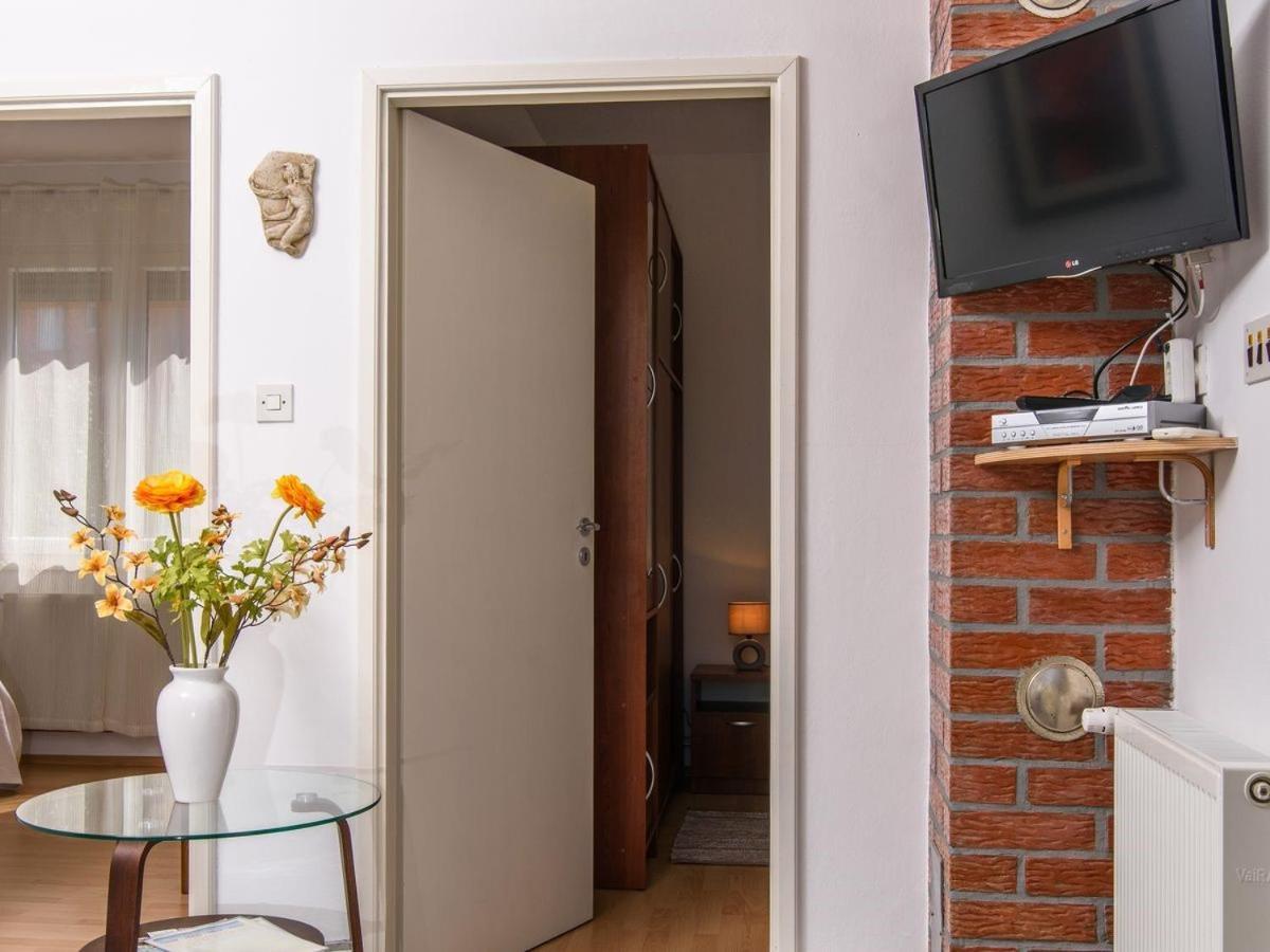 Apartments Beba - Peaceful Location Трогир Екстериор снимка
