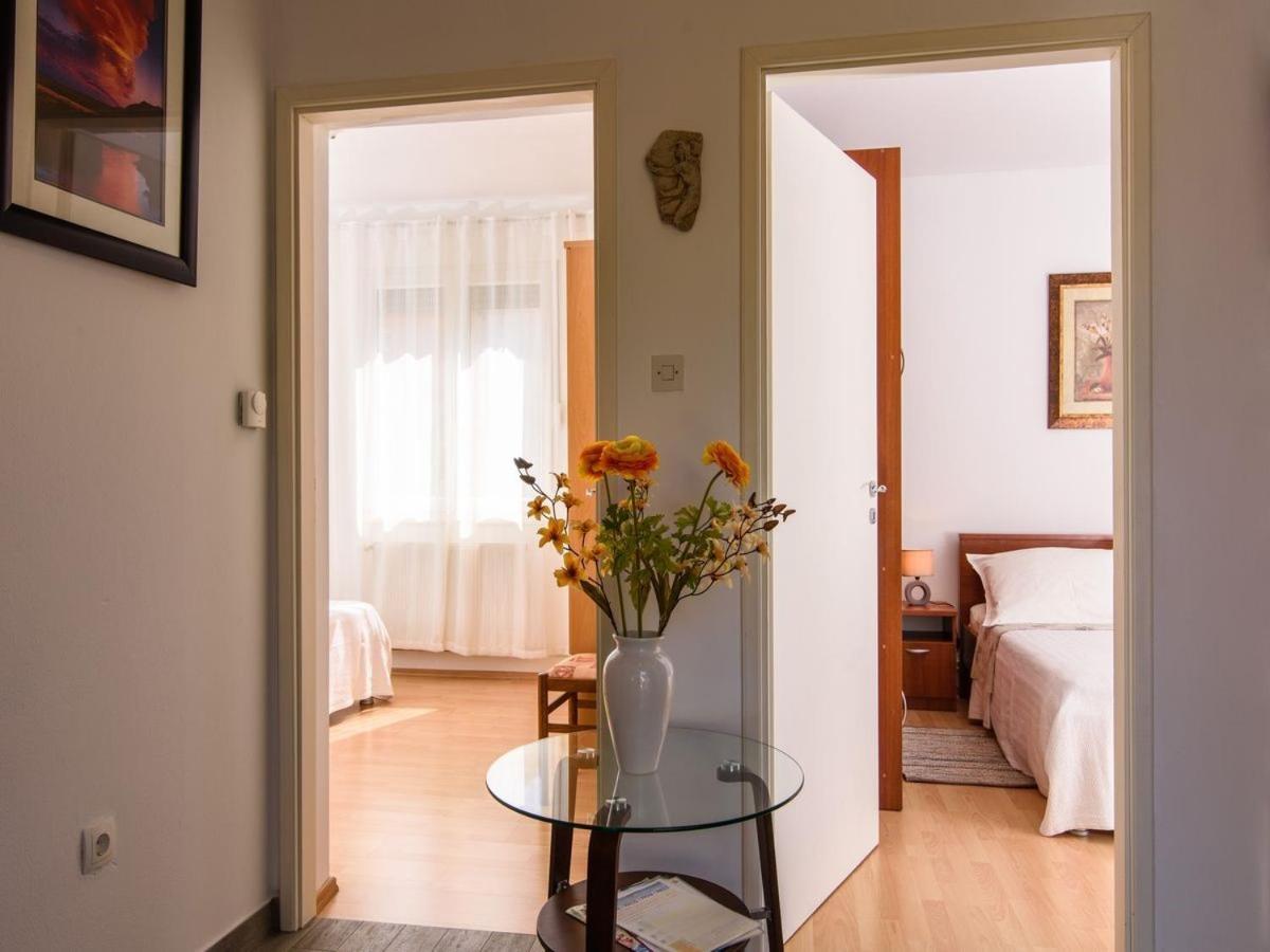 Apartments Beba - Peaceful Location Трогир Екстериор снимка