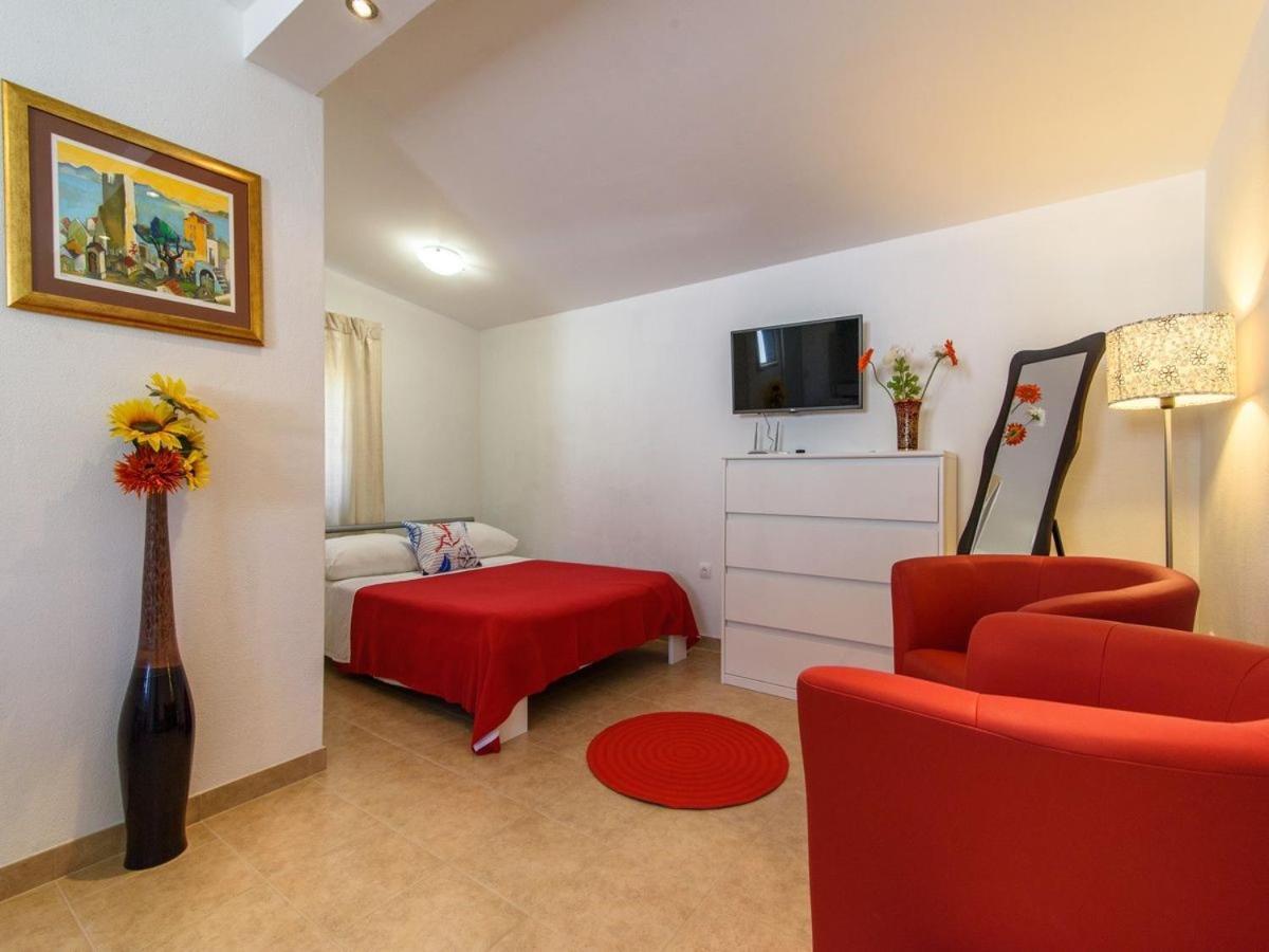 Apartments Beba - Peaceful Location Трогир Екстериор снимка